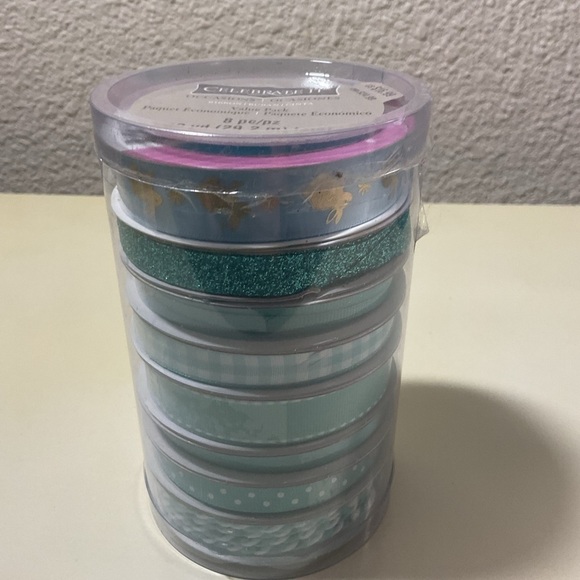 Ribbon bundle color is Aqua and Blue - Picture 3 of 9